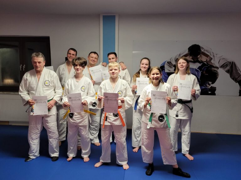Prüfungen bei den Erwachsenen im Jiu Jitsu
